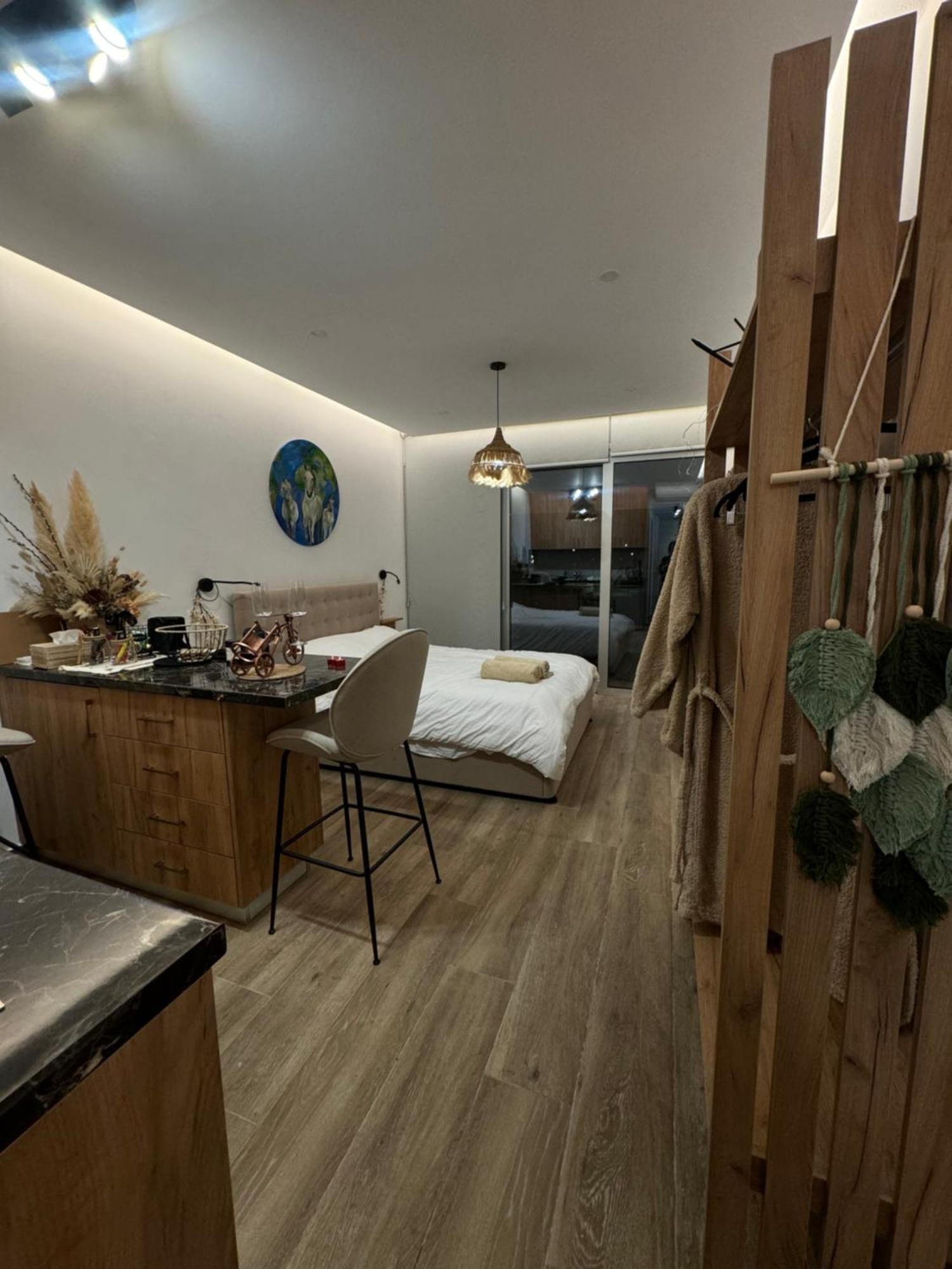 Bohemian Rhapsody Apartment Paphos Exterior photo