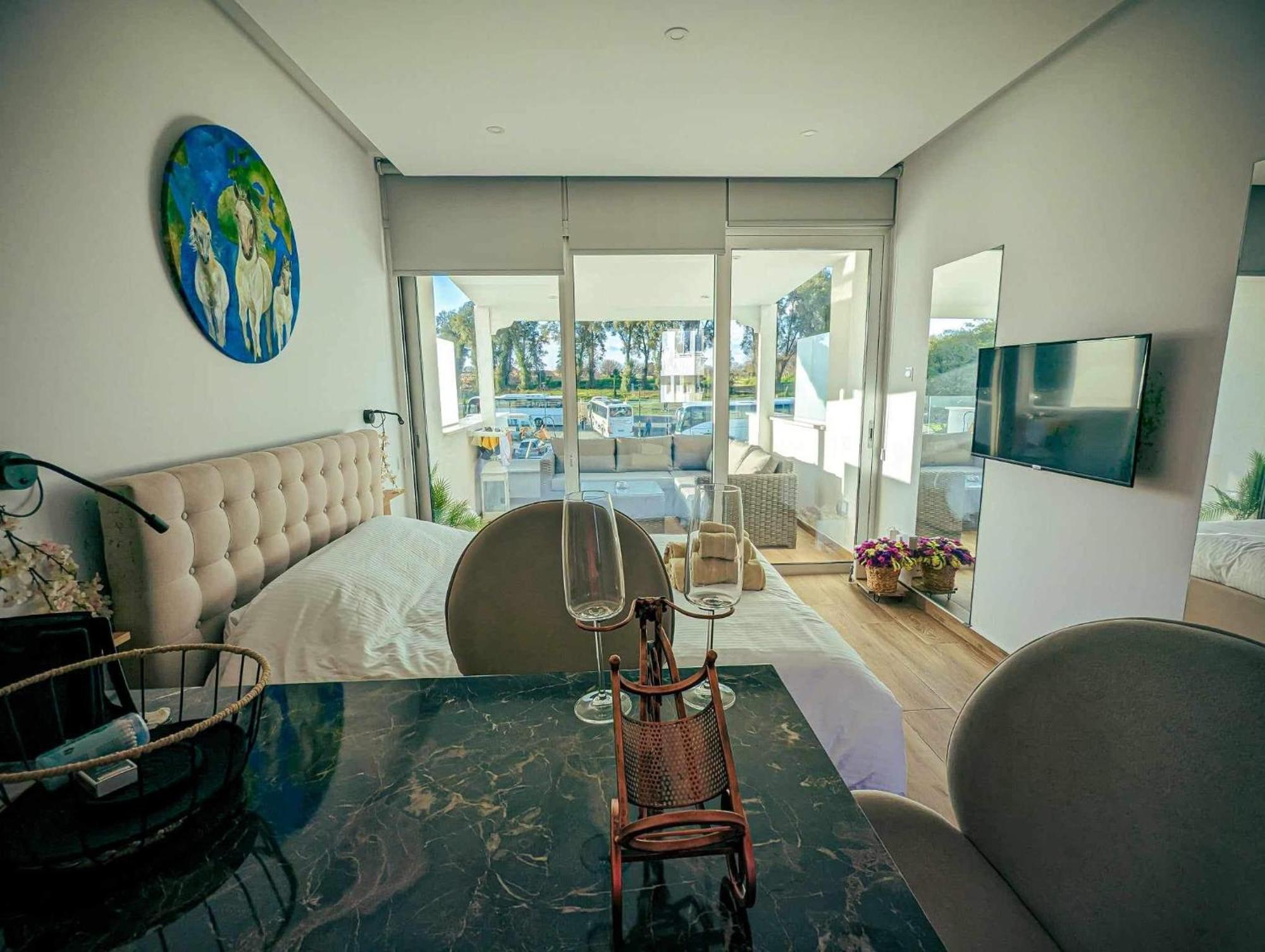 Bohemian Rhapsody Apartment Paphos Exterior photo